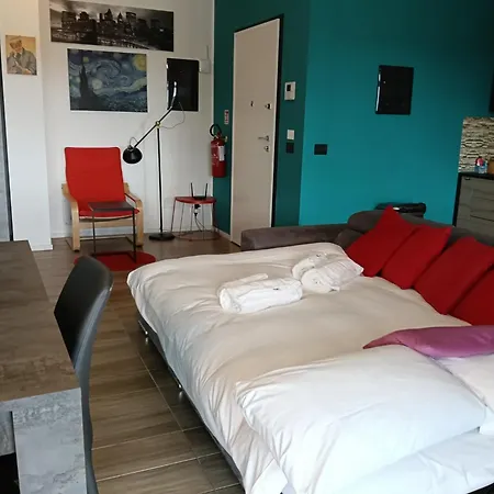 Guesthost - Kind Park - Sleek With Terrace & Parking * בארי