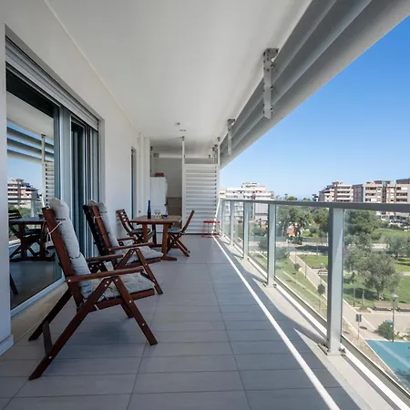 Apartamento Guesthost - Kind Park - Sleek With Terrace & Parking