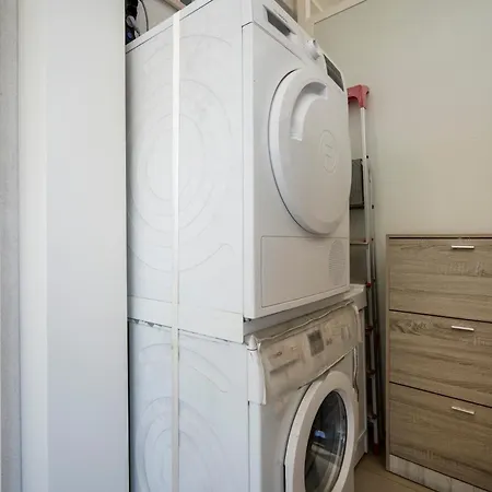 Guesthost - Kind Park - Sleek With Terrace & Parking Daire *