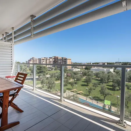 Guesthost - Kind Park - Sleek With Terrace & Parking Daire